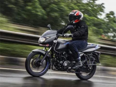 لعبة Bajaj Pulsar 125 على الانترنت
