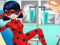 لعبة Dotted Girl Ambulance For Superhero على الانترنت