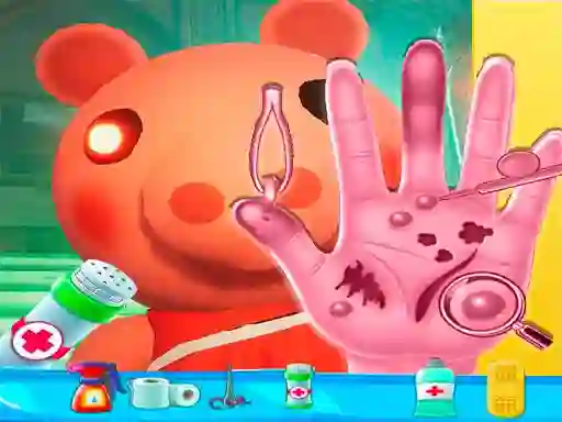 لعبة Piggy Hand Doctor على الانترنت